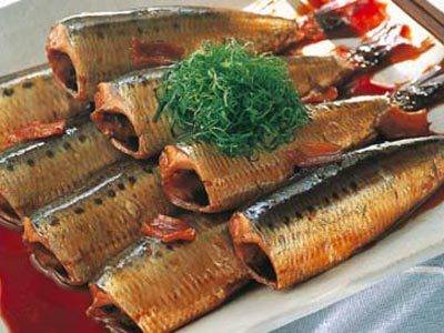 イワシとゴボウの煮付け にんにく風味