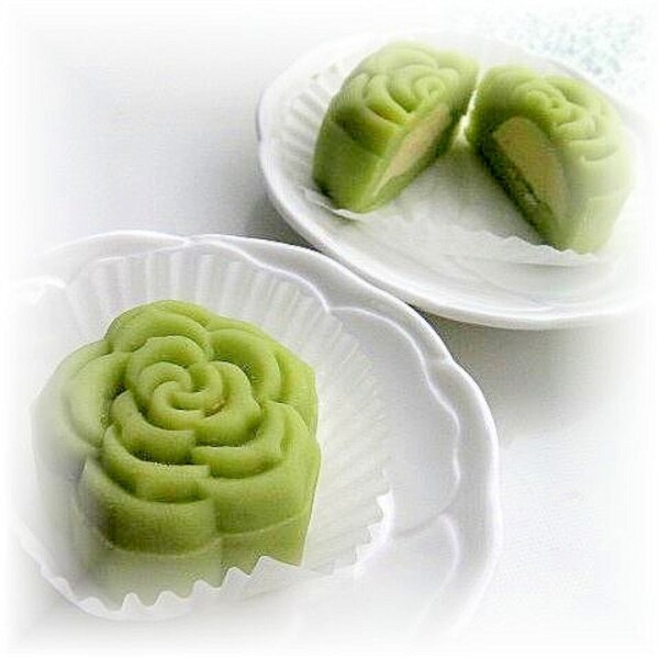 THE PASTRY JOURNEY in China ブワッと崩れ、口いっぱいに広がる緑豆の香り