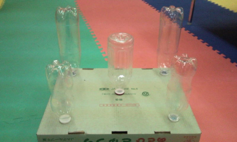 イラスト ペットボトル輪投げの準備と遊び方ミックスじゅーちゅ 子どもの遊びポータルサイト