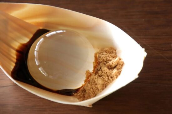 シャインマスカットの水饅頭今年も、シャインマスカットの季節になりましたね。 シャインマスカットの水饅頭、出来ました。😊残暑の厳しい時期に、秋色夏食感シリーズです。 そもそも水菓子とは、果物の事なんですよね。 旬の水菓子を、水饅頭に閉じ込めました。 ぜひ