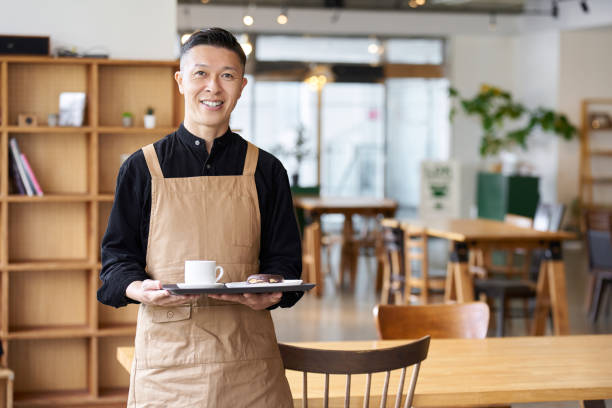 カフェ 店員 服装」のアイデア 7 件服装, エプロン, カフェの制服