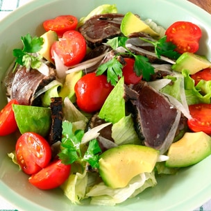 簡単おつまみ！ ピリ辛ささみきゅうり🥒 高タンパクでダイエットにもおすすめです👩🏻‍🍳 📍材料 2人分ささみ 3本 きゅうり 1本 酒大さじ1 2 ☆ごま油、ぽん酢、いりごま 各大さじ1 豆板醤 小さじ1 2 📍作り方 ①ささみに酒を振りかけ、600Wのレンジで3分間加熱