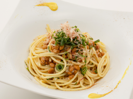 ガーリックバターしょうゆ☆な納豆スパ：みんなのパスタレシピ│レシピを探す│日本パスタ協会