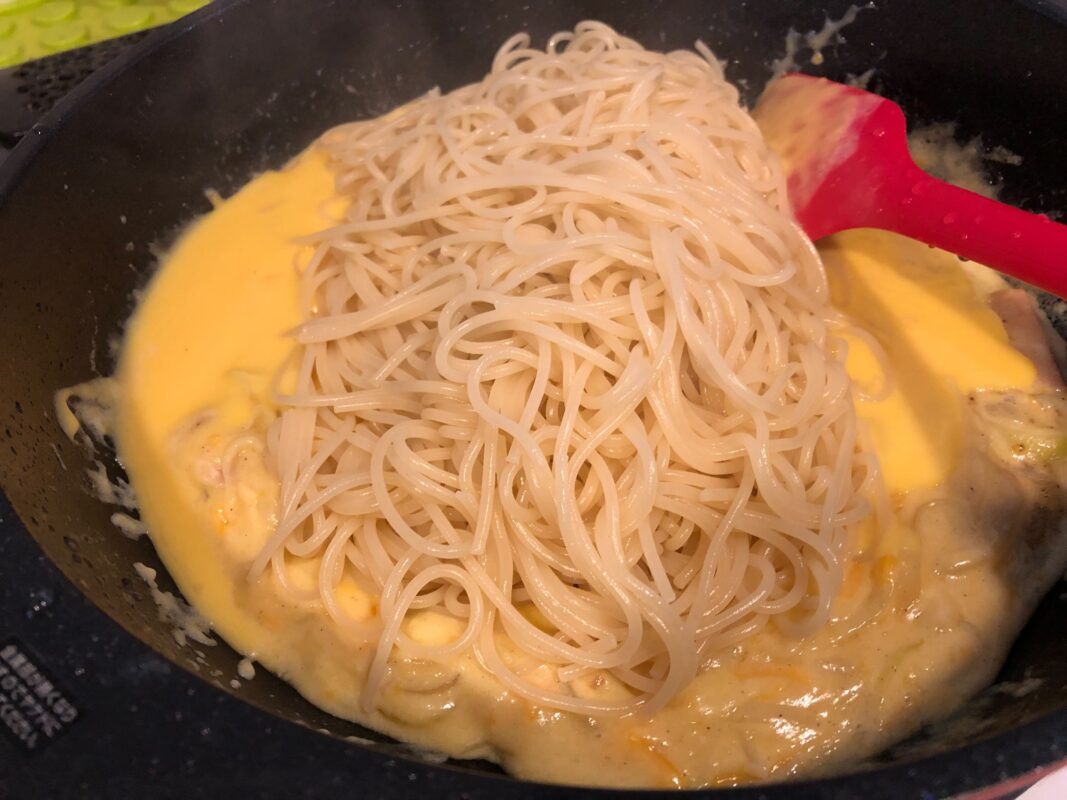 鶏肉ときのこのカルボナーラ煮