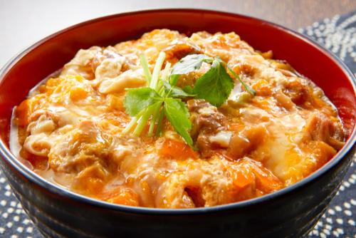 調味料は最低限！白だしで作る「ふわとろ親子丼」の作り方・レシピ