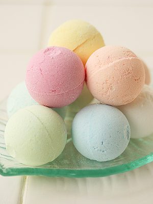 バスボム」の2.9万点のロイヤリティフリー画像、写真素材、絵Shutterstock