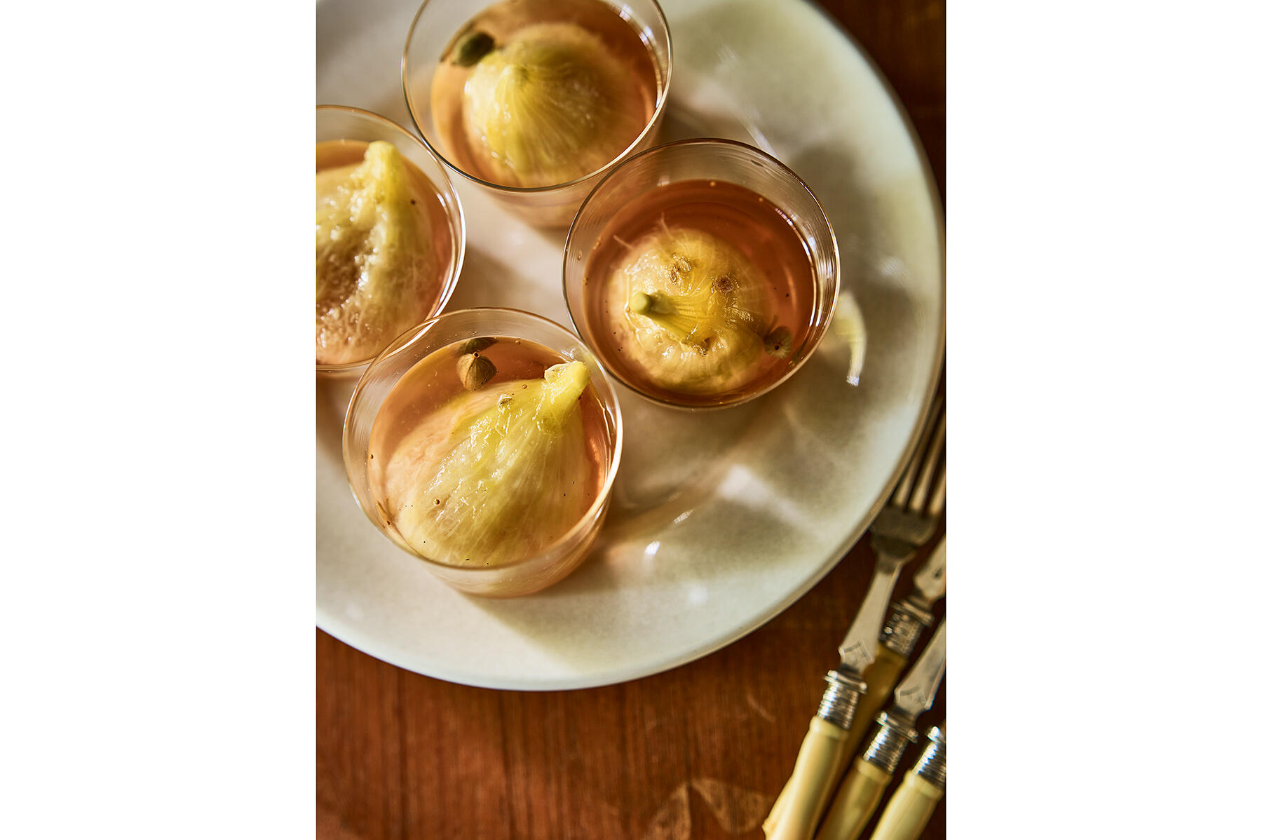 🐝.｡oO 健康・美容にも❗️いちじくのはちみつコンポート🍯 今回は夏の疲れにもおすすめの 栄養豊富な「いちじくのはちみつコンポート』をご紹介します☺️お砂糖を一切使わないため後味スッキリ！ さっぱり召し上がれますよ✨ 〜レシピ〜2人前・いちじく・4個