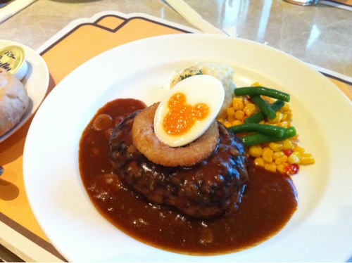 樹脂粘土でつくるディズニーミニチュアフード🎀今回は創刊号「ミッキーのドーナツ」を制作動画です！🍩✨続きはまたの更新でお届けしますのでお楽しみに🌟 ディズニーミニチュアフードminiature