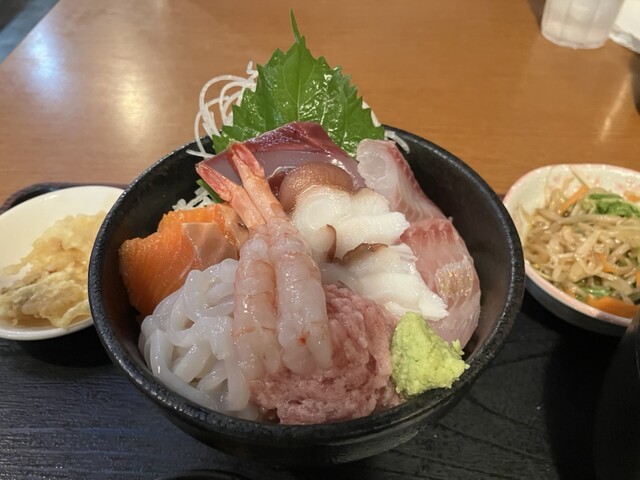 新潟鮮魚問屋 港食堂