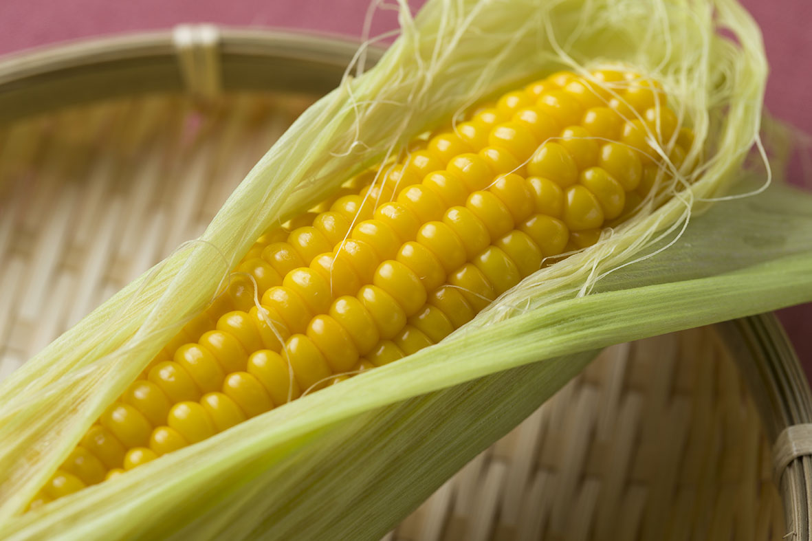 失敗しない とうもろこしの茹で方。皮ごとor皮なしラップ、1本or2本、レンジで何分かまとめてみた！ 500W・600W-効率よく暮らす子育て・節約・時短家事を日々研究するミニマリストな40代主婦のブログです