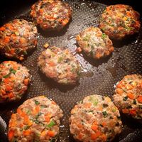 豆腐ハンバーグレシピ６選子どももヘルシー＆美味しい！木綿、鶏ひき肉使用などの和風 洋風ソースの簡単＆人気レシピHugKum はぐくむ