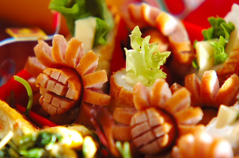 お弁当の新定番に！？簡単キモかわデコおかず「ソーセー人」のつくり方ESSEonline エッセ オンライン