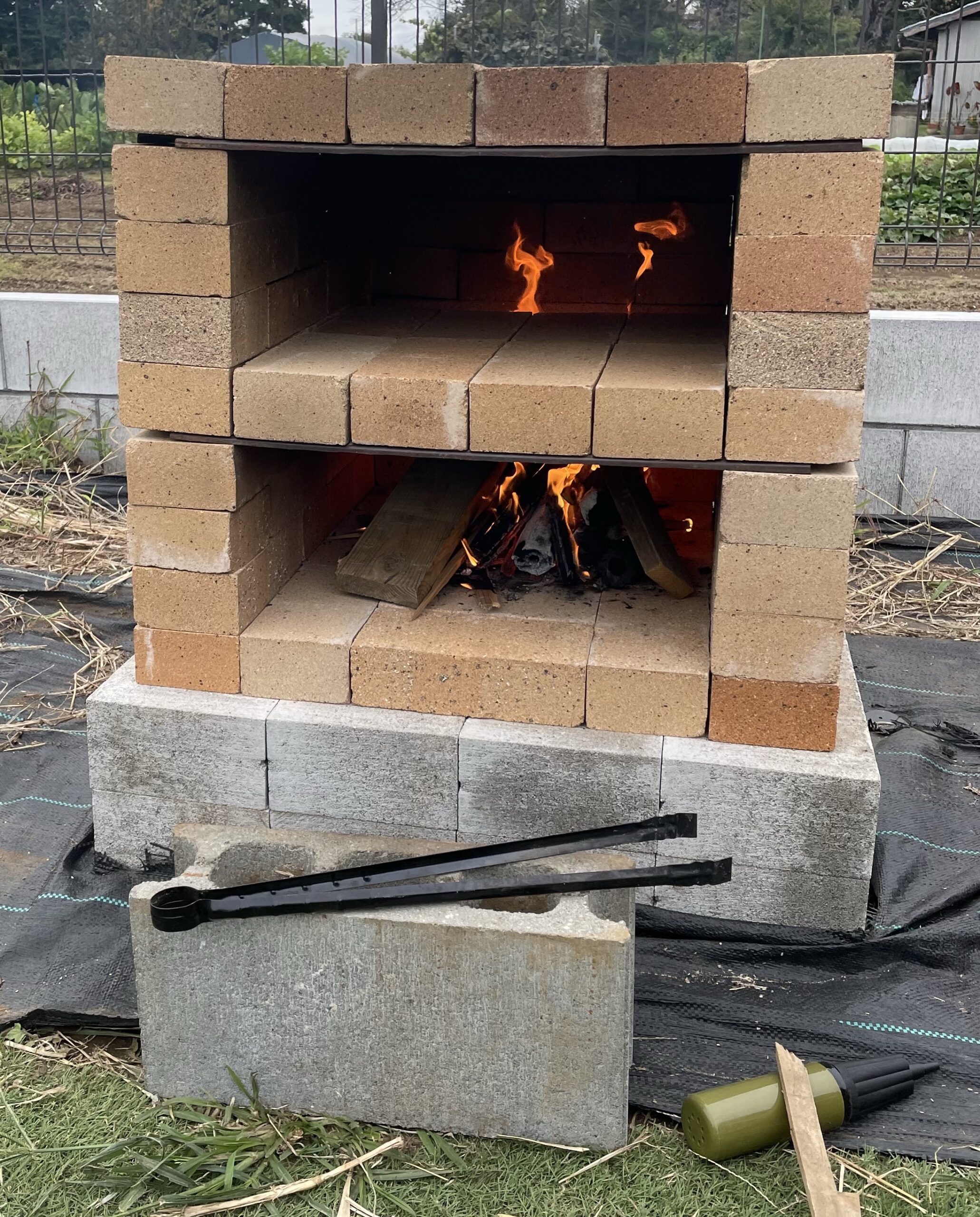 DIYで自作ピザ窯の作り方 アーチにレンガを積むいち歩