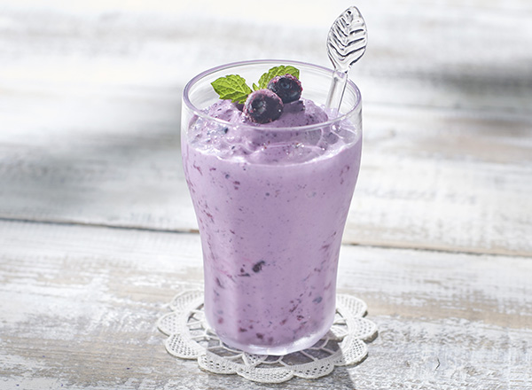 ハニーヨーグルトブルーベリーアイスのハニーレモンラスク添え