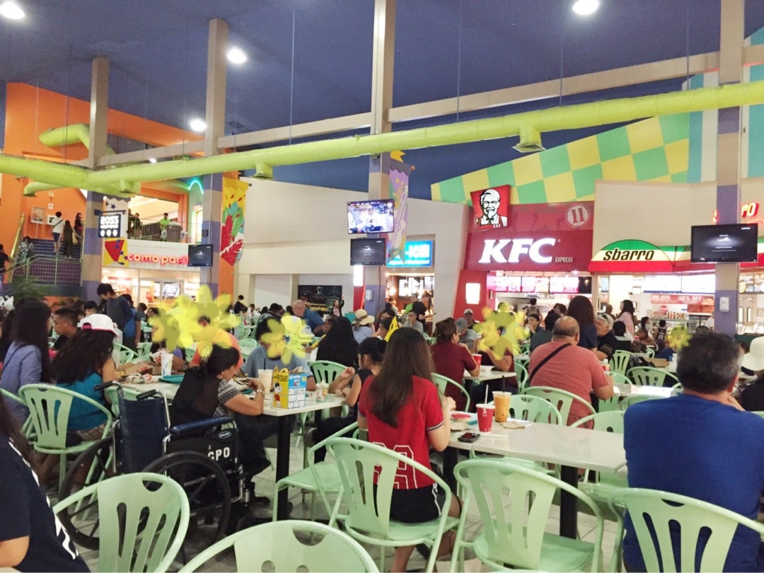 グアムプレミアアウトレットの食事処～フードコート全13店舗解説Guam Navi
