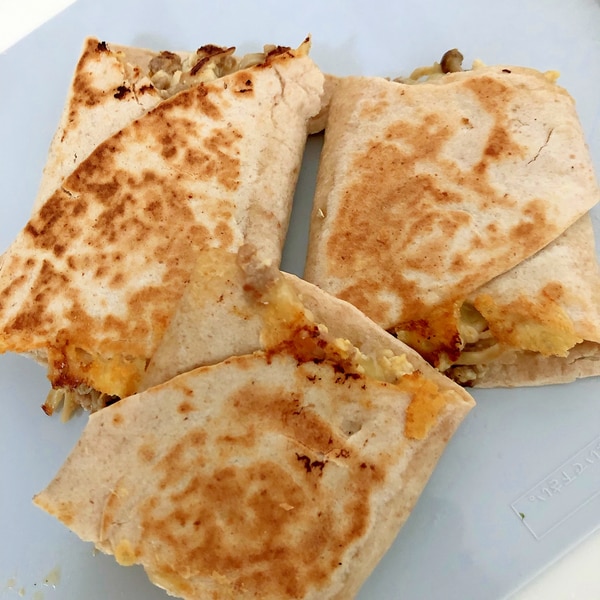 今夜はsnsで見たフライパン一つで作るトルティーヤレシピを参考に乾杯🌮, ✅トルティーヤ生地にひき肉のせる, ✅フライパンで肉の方から焼く🍳,✅ひっくり返しチーズのせて溶けたら好, 具材をのせ、, 熱々を巻いて食べる✨, 作る工程も楽しいし抜群に美味い😋, あ。, ひ、ひ、ひき肉です‼️,メキシコ,Mexico