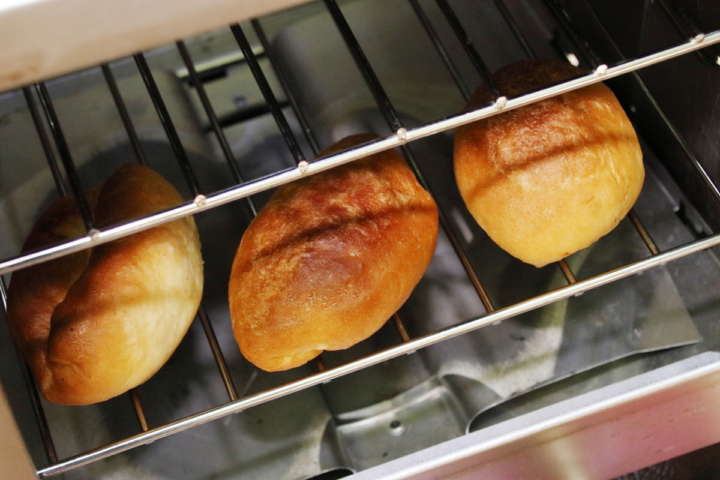 Oceanightアウトドア用 鋳鉄ダッチパンキャンプ・ピクニック・家庭用に適し スキヤキ・直火調理可能 無塗装 ノンスティック 厚 焚火の直火OK！ キャンプでオーブン料理！LODGE ロッジ のダッチオーブンで美味しいキャンプ飯を作ってみた。煮込みもパンも！※追記情報あり