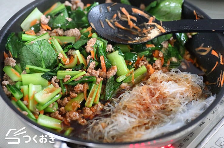 「ひき肉と春雨のオイスターソース炒め」、「産直たまごの茶わんむし」、小松菜の中華スープ 2人分