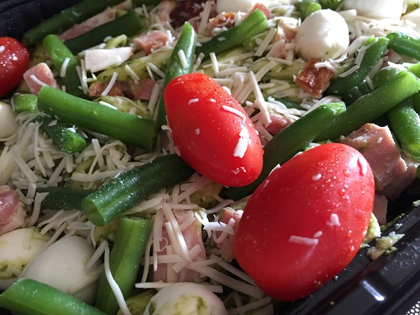 コストコデリのペストジェノベーゼペンネはバジルとモッツアレラチーズが楽しめる便利な惣菜│TASTY TIME テイスティータイム