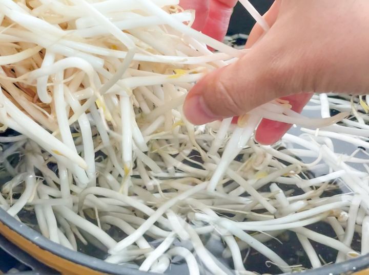 野菜のプロが教える！もやしは水からゆでるのが正解サンキュ
