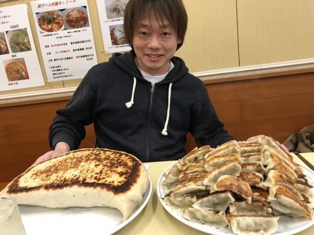 男性は100個・女性は餃子50個完食で無料！「餃子会館 磐梯山」はチャレンジメニューが楽勝 ？ すぎて店主に申し訳ない - ぐるなび みんなのごはん