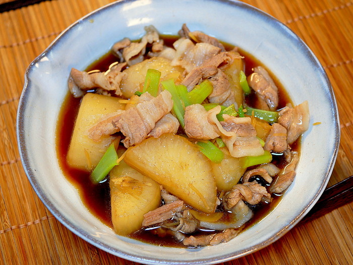 豚肉の旨味しみしみ「豚バラ肉と大根のめちゃうま煮」＆なかなか便利な「キッチンマルチスタンド」 : SAKE TO RYOURI Powered byライブドアブログ