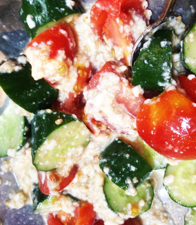 揚げ豆腐の煮込みの献立 副菜：きゅうりとトマトのコロコロサラダ 、汁物：豚バラとキャベツのバターとろけるまんぷくスープ 献立・メニュー 味の素パーク たべる楽しさを、もっと