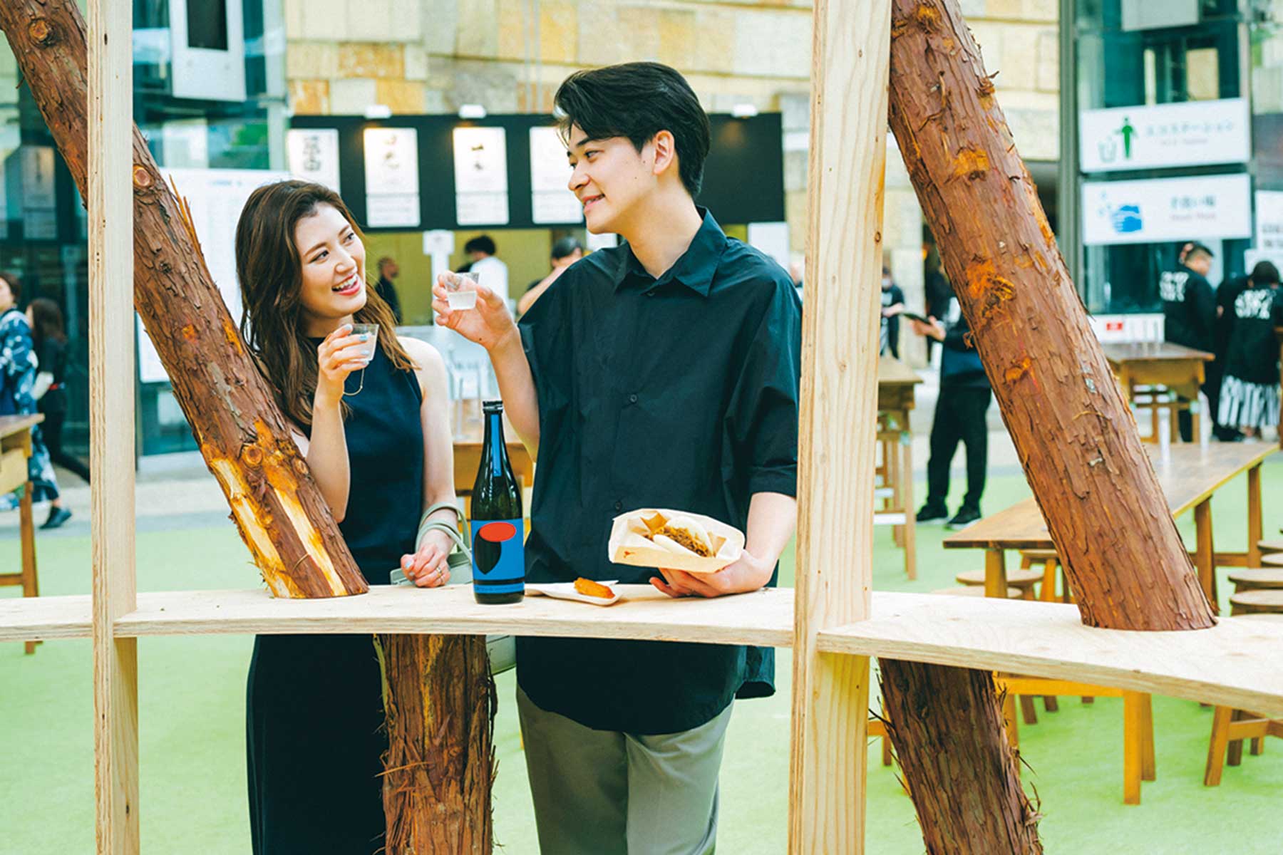 健康的な夕食を一緒にキッチンで料理美しい大人カップル — ストック写真 © IgorVetushko199633450