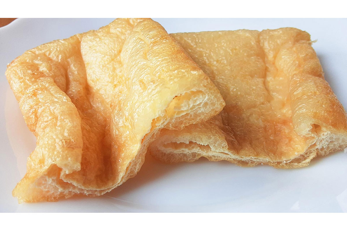 油揚げの開き方！袋状にきれいに開くには箸を押し当てて転がす。やまでら くみこ のレシピ