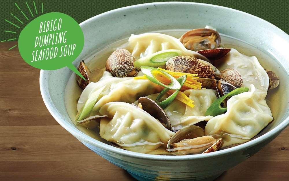 韓国のお正月料理トッマンドゥクッ 🍴材料🍴 水 : 800ml マンドゥ : 8個 トック : 250g 牛肉 : 160g 塩 : 少々長ネギ 白い部分: 2 3本 卵 : 1個 ごま油 : 少々 ニンニク みじん切り: 小さじ1 醤油 : 大さじ2 だしの素 : 少々 味の素: 少々 コショウ : 少々 きざみのり : 適量お正月料理韓国料理韓国グルメマンドゥ