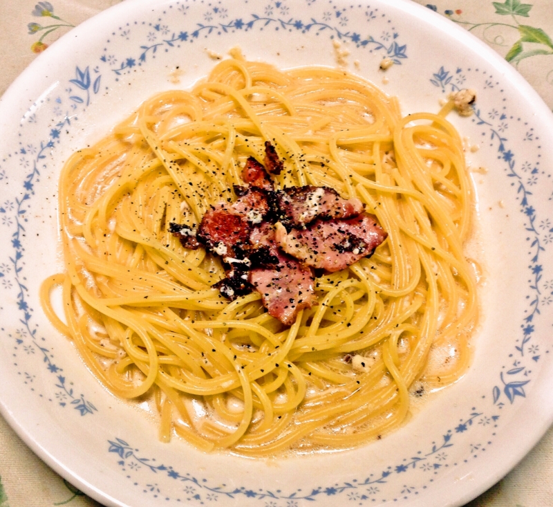 ピザ用チーズと牛乳でこってり濃厚「うちのチーズパスタ」元イタリアン料理人のレシピ - メシ通ホットペッパーグルメ