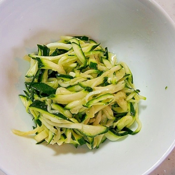 ささっとおつまみ◎ ズッキーニのベーコンチーズ焼き