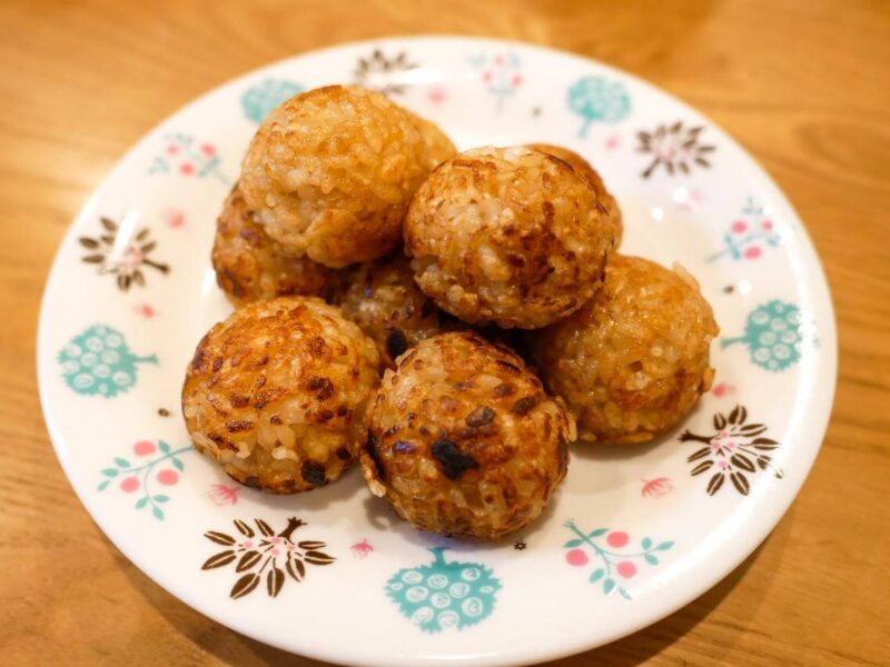 たこ焼き器で焼きおにぎり?!一口サイズでアレンジ楽しい新定番パーティーメニューおうちごはん
