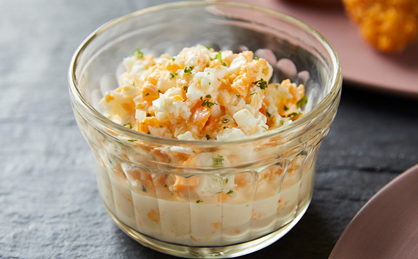 濃厚な卵のソースがとろ〜り、カフェで大人気の「エッグズベネディクト」外国人の彼ご飯レシピ〜アメリカ編〜Pouch ポーチ