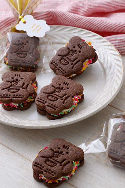 ロータスマシュマロサンド ロータスクッキーの上に板チョコとマシュマロ を挟んでトースター2分くらいで焼くだけです これがめっちゃ美味しいんです、泣泣オススメですよ！！作ってみてください！3分です😂fff f4f f cooking cookingram cookingathomeお菓子作り