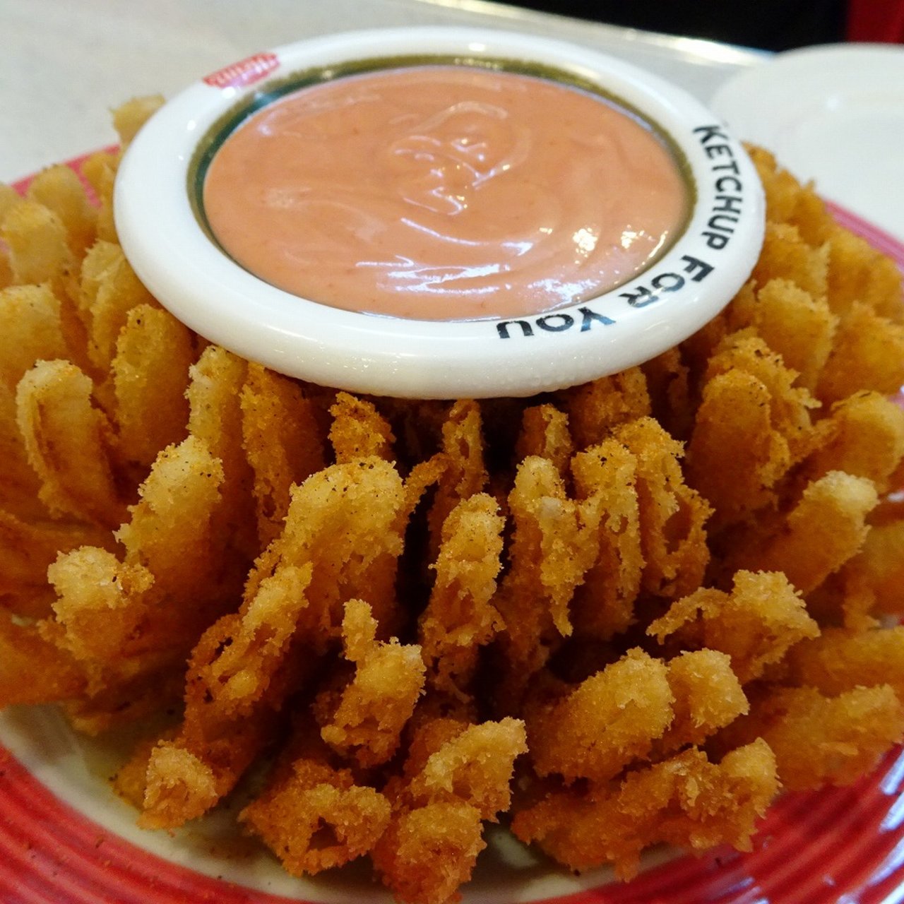 今週新発売のローソンまとめ！『まるごとオニオンフライ』、『もちっとしたパンケーキ』など♪2024年8月3日- エキサイトニュース