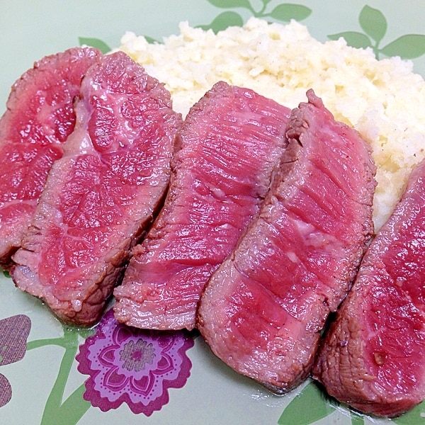 ステーキ調理の科学 じっくり弱火焼きでジューシーに - 日本経済新聞