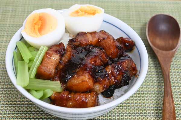 フライパンで5分。甘辛たれの「手羽焼きの魯肉飯風」がビールにめちゃ合う - メシ通ホットペッパーグルメ