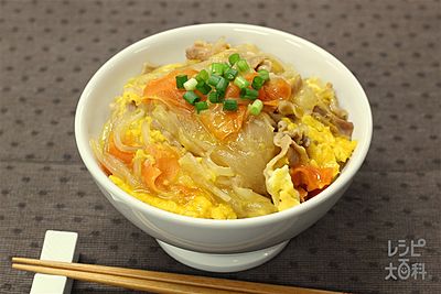 包丁要らずで簡単！ ひき肉とモヤシの卵あんかけ丼 ⁡材料 2人分・豚ひき肉・150ｇ ・もやし・1袋・にんにくチューブ、生姜チューブ・各4cmくらい ☆水・50cc ☆醤油、酒、味噌・各大さじ1 ☆砂糖、鶏がらスープの素・各小さじ1・ごま油