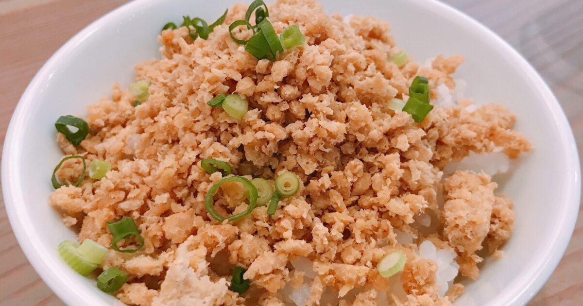 パパッと作れて食べごたえばっちり！「ひき肉と卵」で作るコスパ最強丼フーディストノート