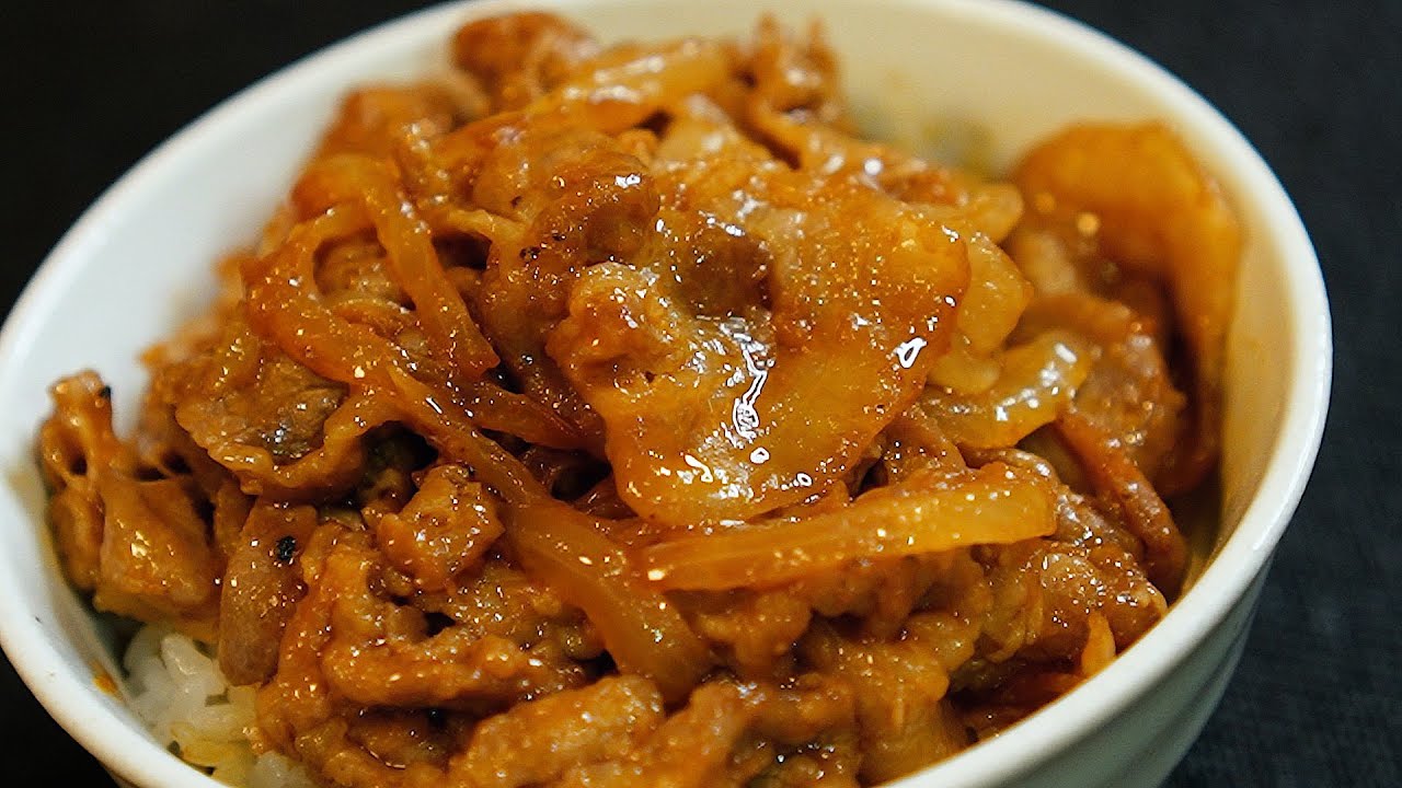 きのこたっぷり！白ワインビネガー香るポークチャップフレンチシェフの冷凍宅配弁当