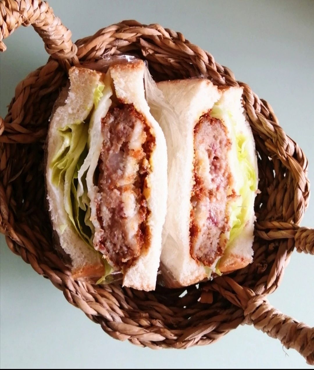 12月限定サンド：粗挽きミートソースのメンチカツサンド - ハチカフェ