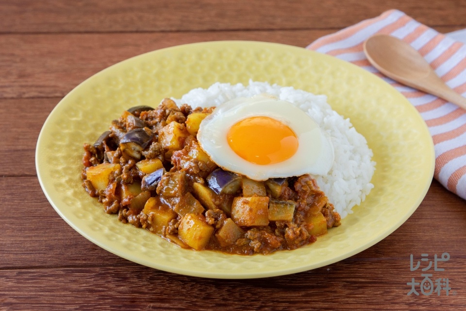 カレーのとろみ不足」対処法3つ！ 原因やNG調理法も解説カレーを作るカレーハウスハウス食品