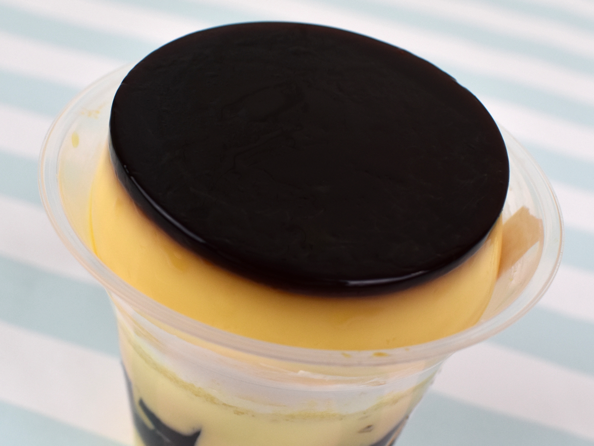 めちゃくちゃでかいプリンみっけた👀🍮 こーゆーのって大っきいだけで 別に美味しいわけじゃないやろ〜って思ってたけどめちゃめちゃ本格的で美味しかった😭💖💖 硬めのプリンで、甘さもしっかりあって カラメルの鼻に抜ける感じもたまらん🥰🥰ああファミマでこれ見つけ