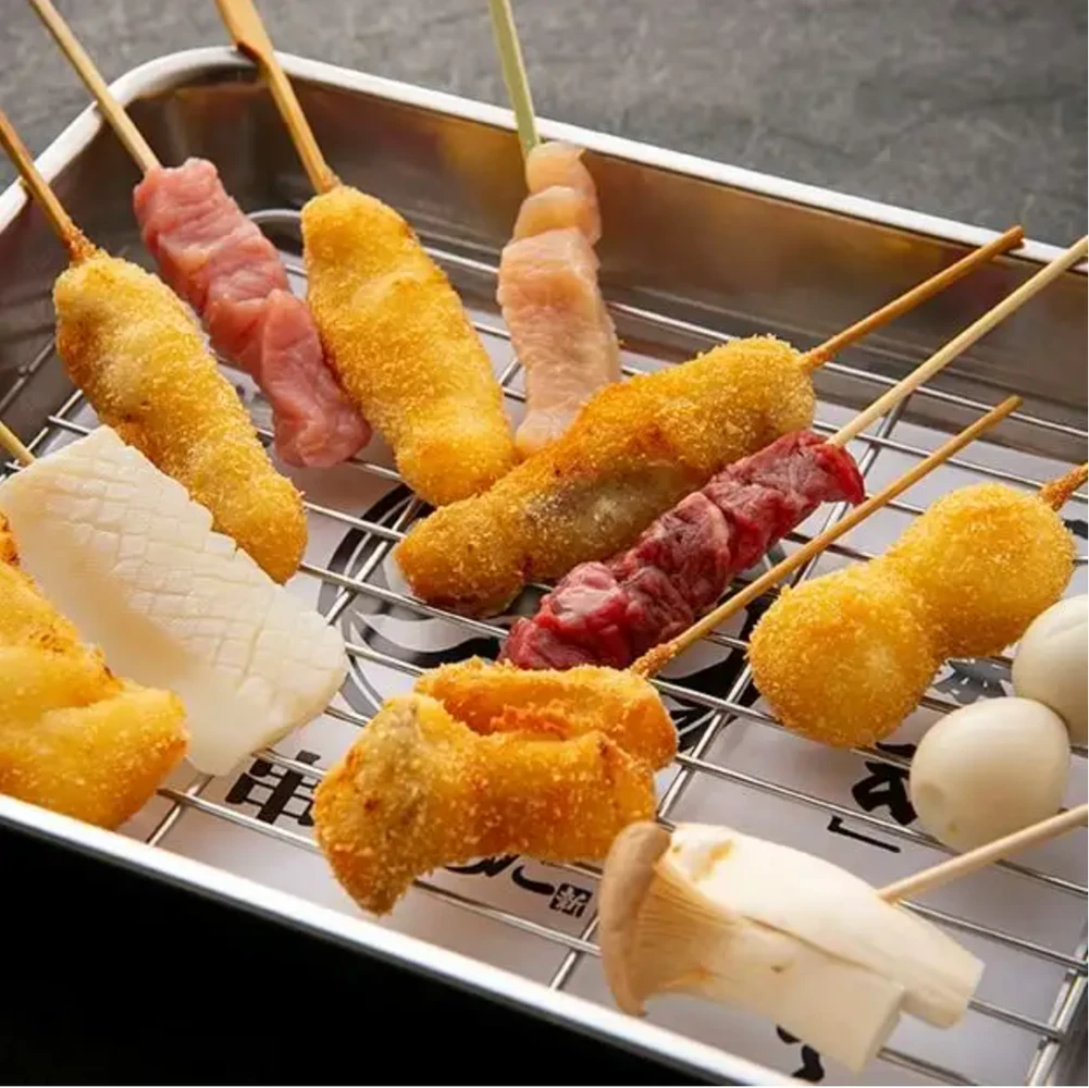 特製ソースをつけて！ ケンテツ風大阪串かつ