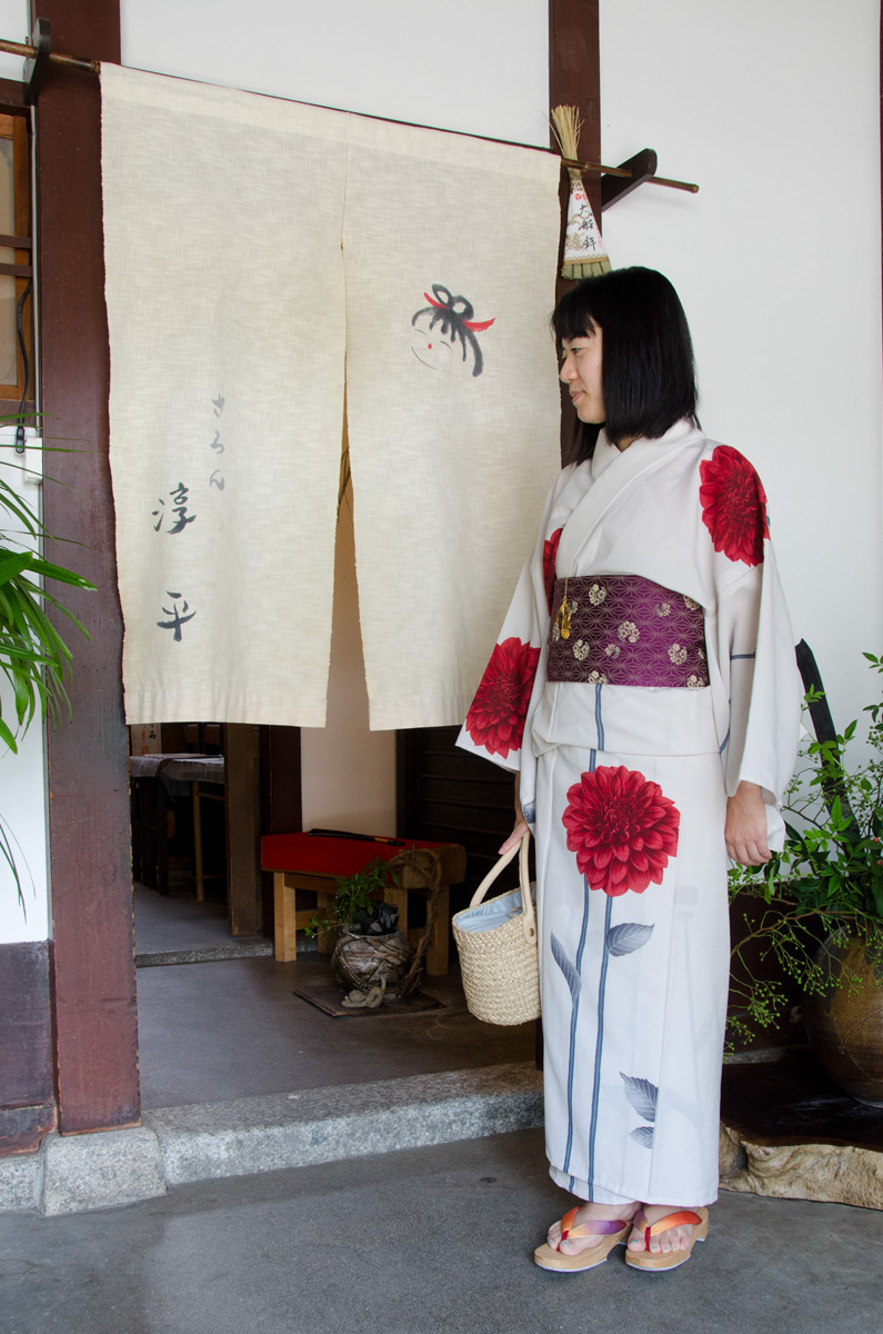 映画に登場の有名喫茶店跡地に誕生！ 札幌すすきのグルメ・薄野喫茶パープルダリア