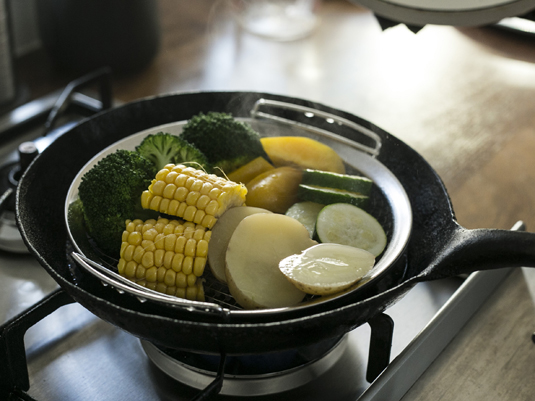 豚肉とさつまいもとれんこんのフライパン蒸し