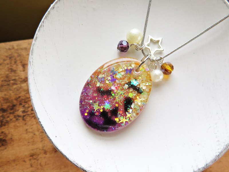 レジンのキーホルダーの簡単な作り方！プレゼントにもオススメです♪PBアカデミ