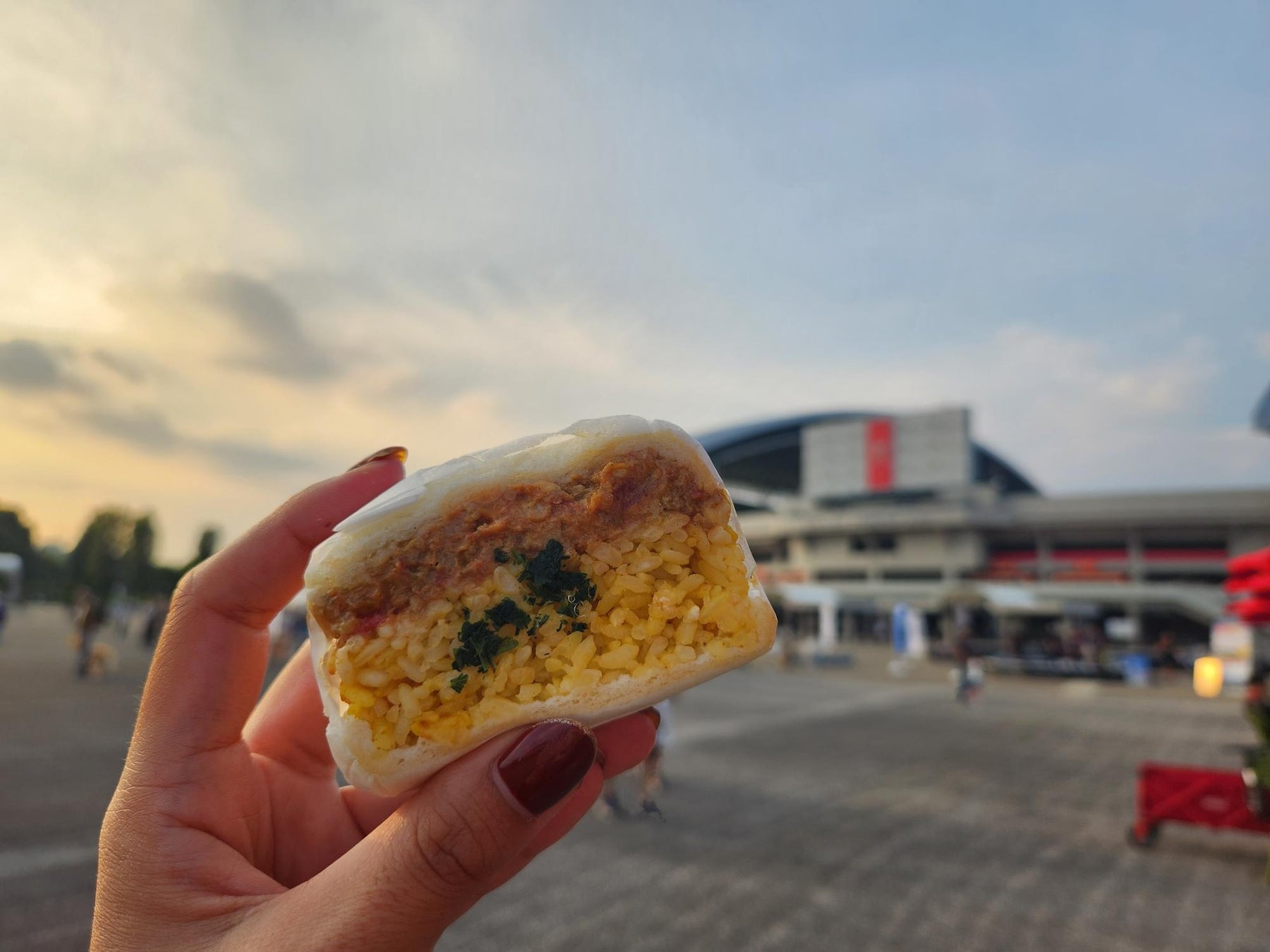 埼玉スタジアムで「キッチンカーグルメ選手権」 肉料理や麺類など40台 - 浦和経済新聞