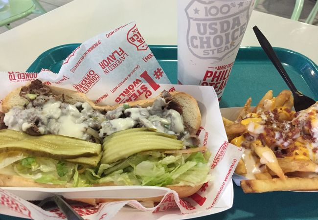 グアムプレミアアウトレットの食事処～フードコート全13店舗解説Guam Navi